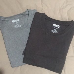 You are buy 2 t-shirts short sleeves with pocket
